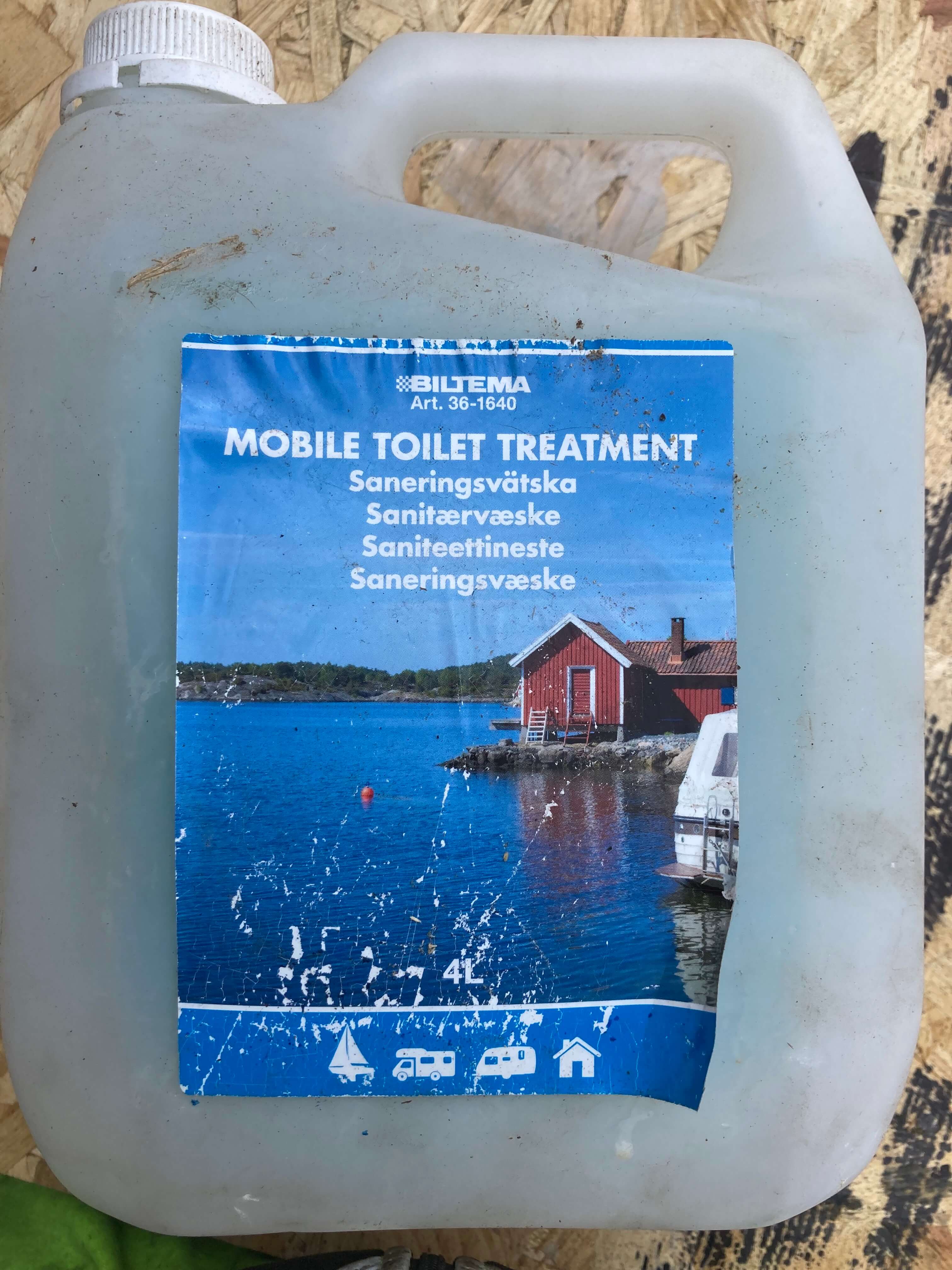 Mobile toilet treatment